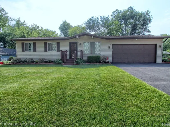4270 Maple Blvd, West Bloomfield, MI 48323