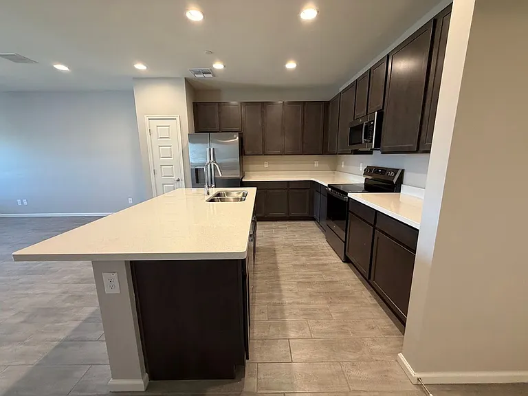 733 E Commonwealth Ave #9 — Photo 4