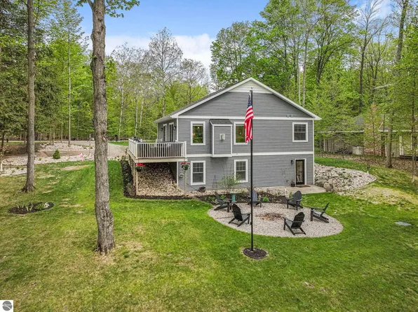 4532 Valley View Rd, Bellaire, MI 49615