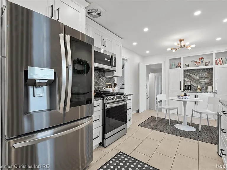 956 Northlawn Blvd — Photo 14