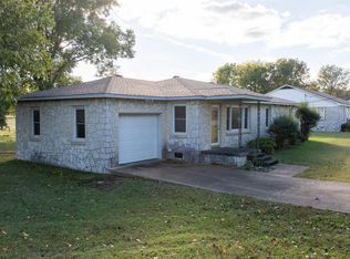 515 E Center St, Cave City, AR 72521