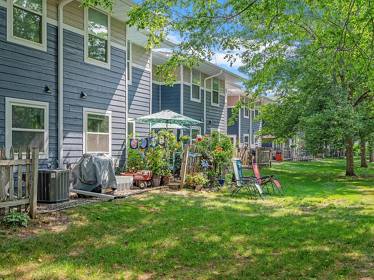 1615 Orleans St W — Photo 3