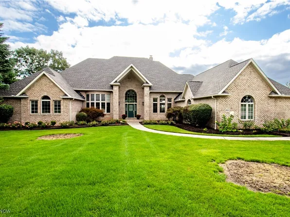 8821 Virginia Dr, Westfield Center, OH 44251