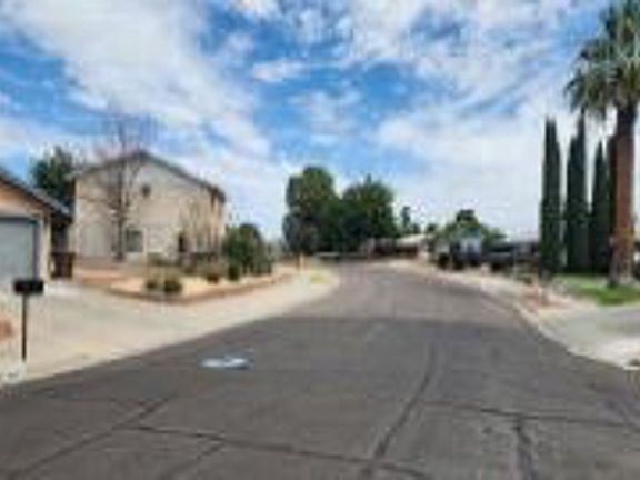 Exterior Neighborhood (street photo)
