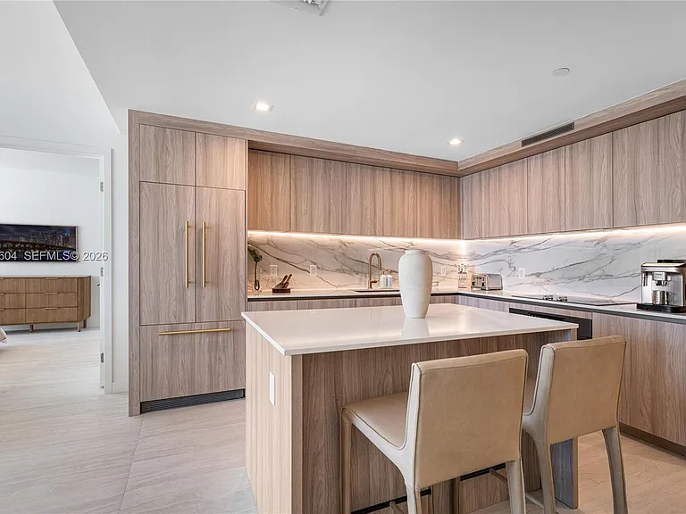 77 SE 5th St #3001 — Photo 35