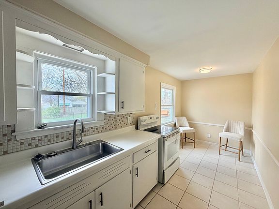 5th image of 1358 Haverston Rd