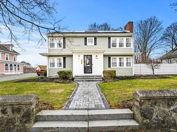 588 Andover St, Lowell, MA 01852
