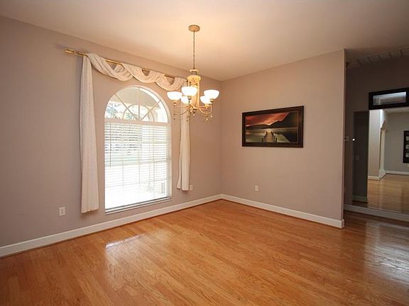 4th image of 5102 Justin Ln