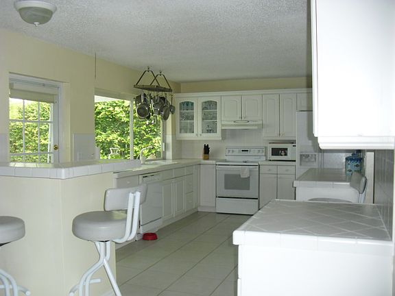 4th image of 1361 NW 94th Ter