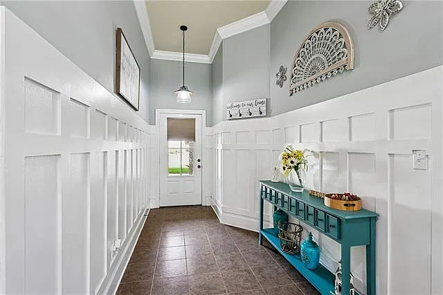 4 bed, 2.0 bath, 1947 sqft, $2,200 — Photo 2