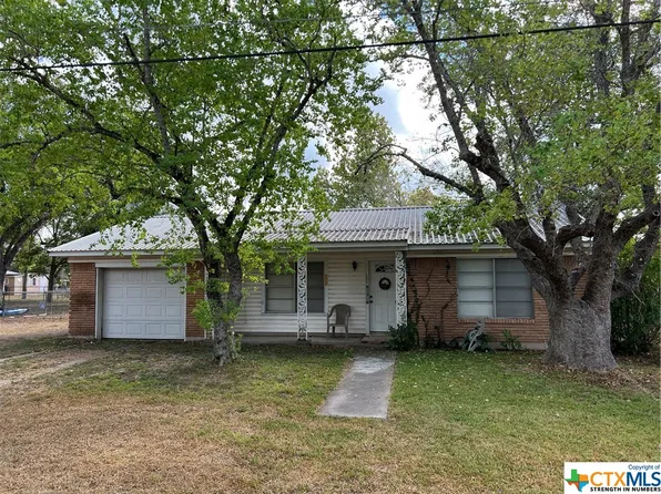 255 N Burke St, Goliad, TX 77963