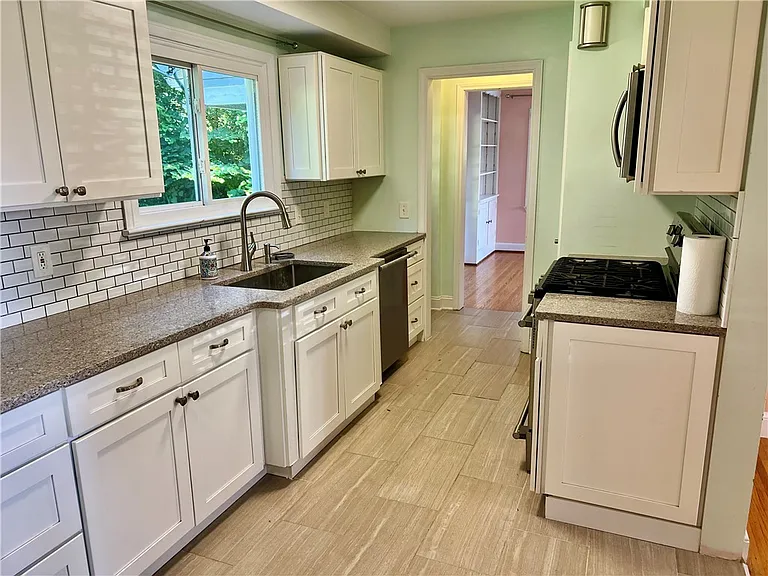 1161 Winton Rd S — Photo 10