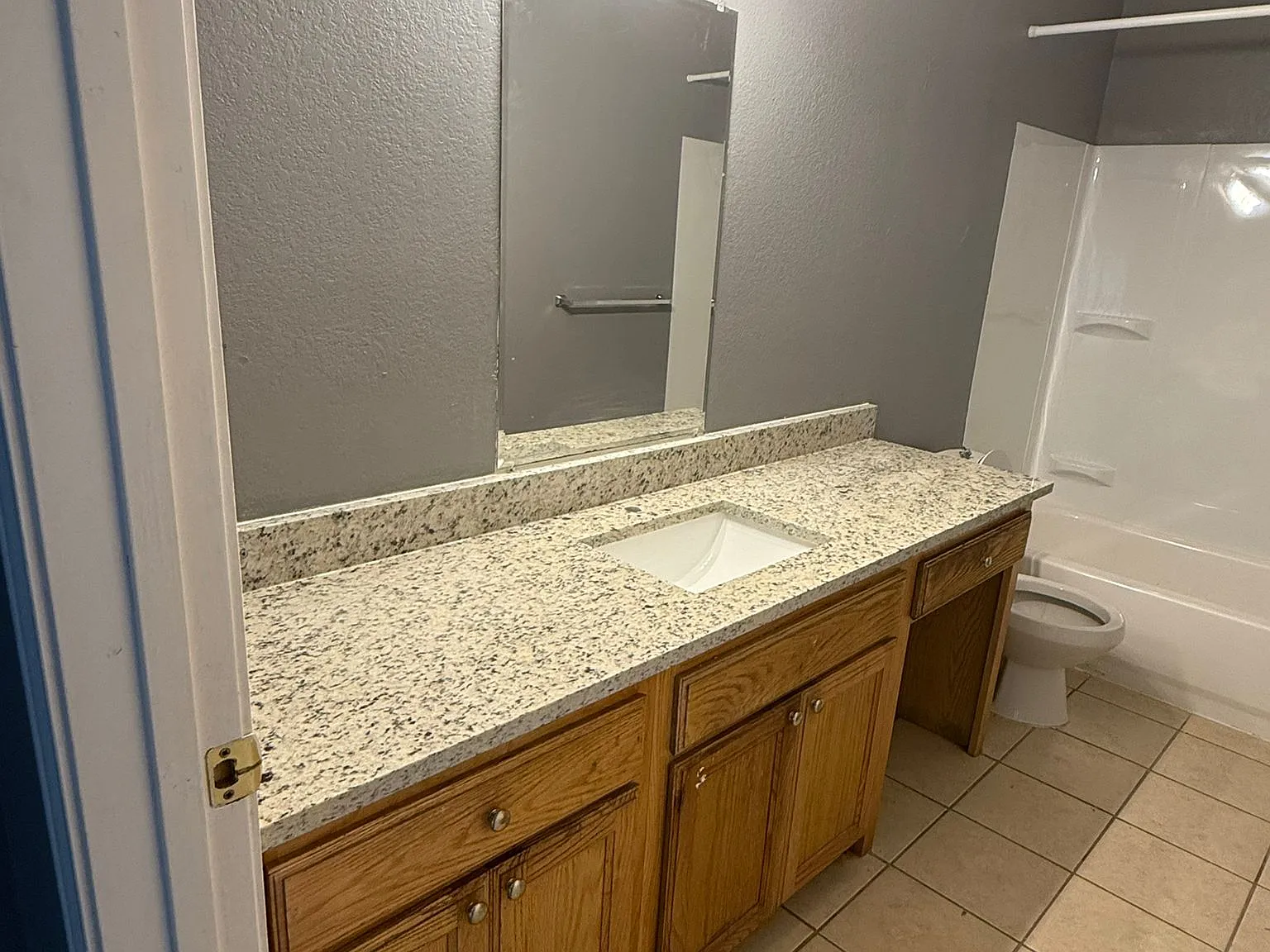 3 bed, 1200 sqft, $1,550 — Photo 2