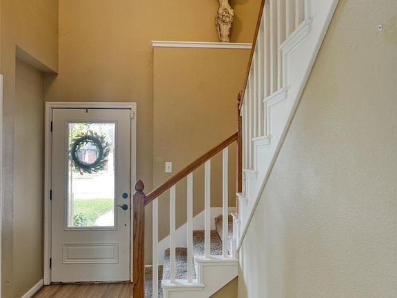 4th image of 608 Prairie Ln