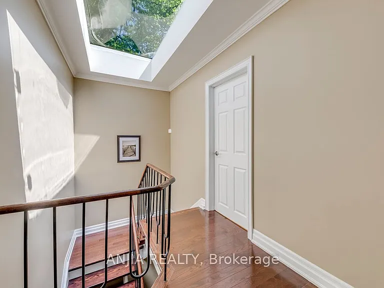 2419 Lionheart Cres — Photo 26