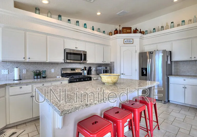 304 Acoma Blvd S — Photo 13