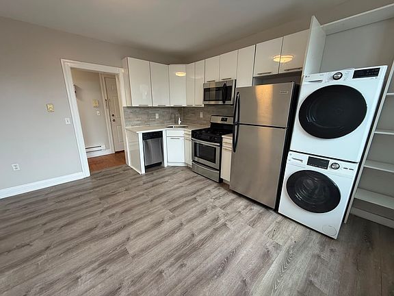 2nd image of 6111-15 Broadway #D4