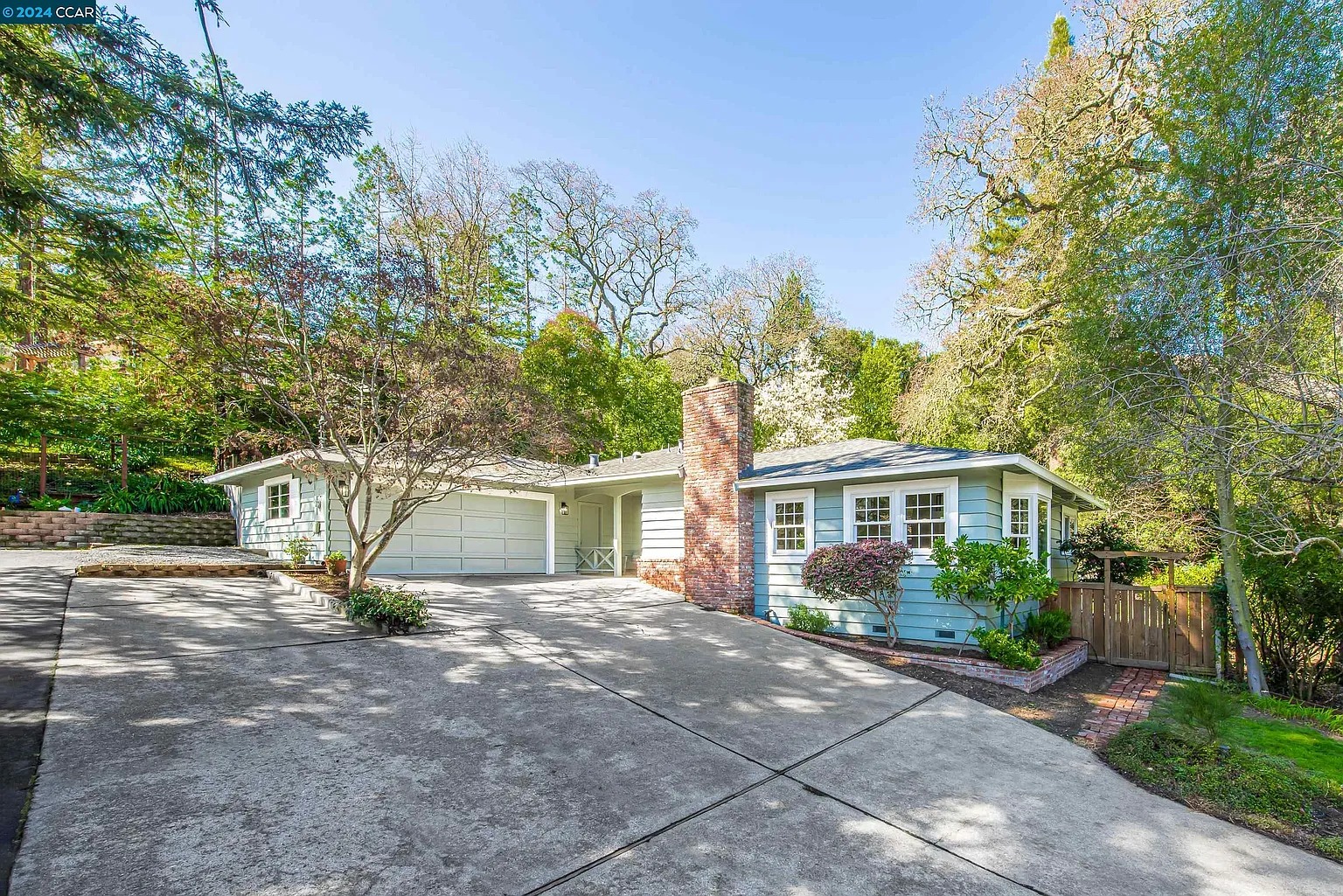 76 Revere Ct photo 1