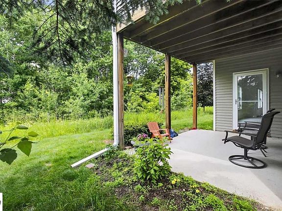 4th image of 4865 Black Bear Dr