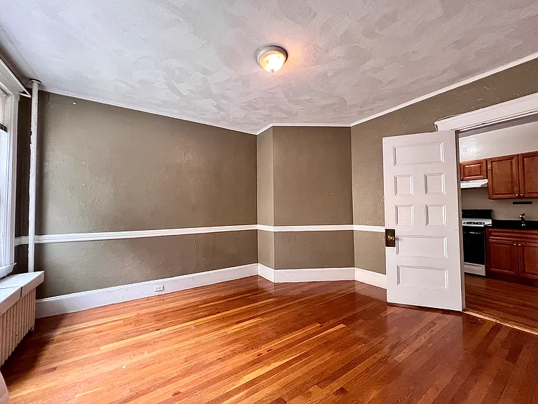148 Strathmore Rd #1 — Photo 9