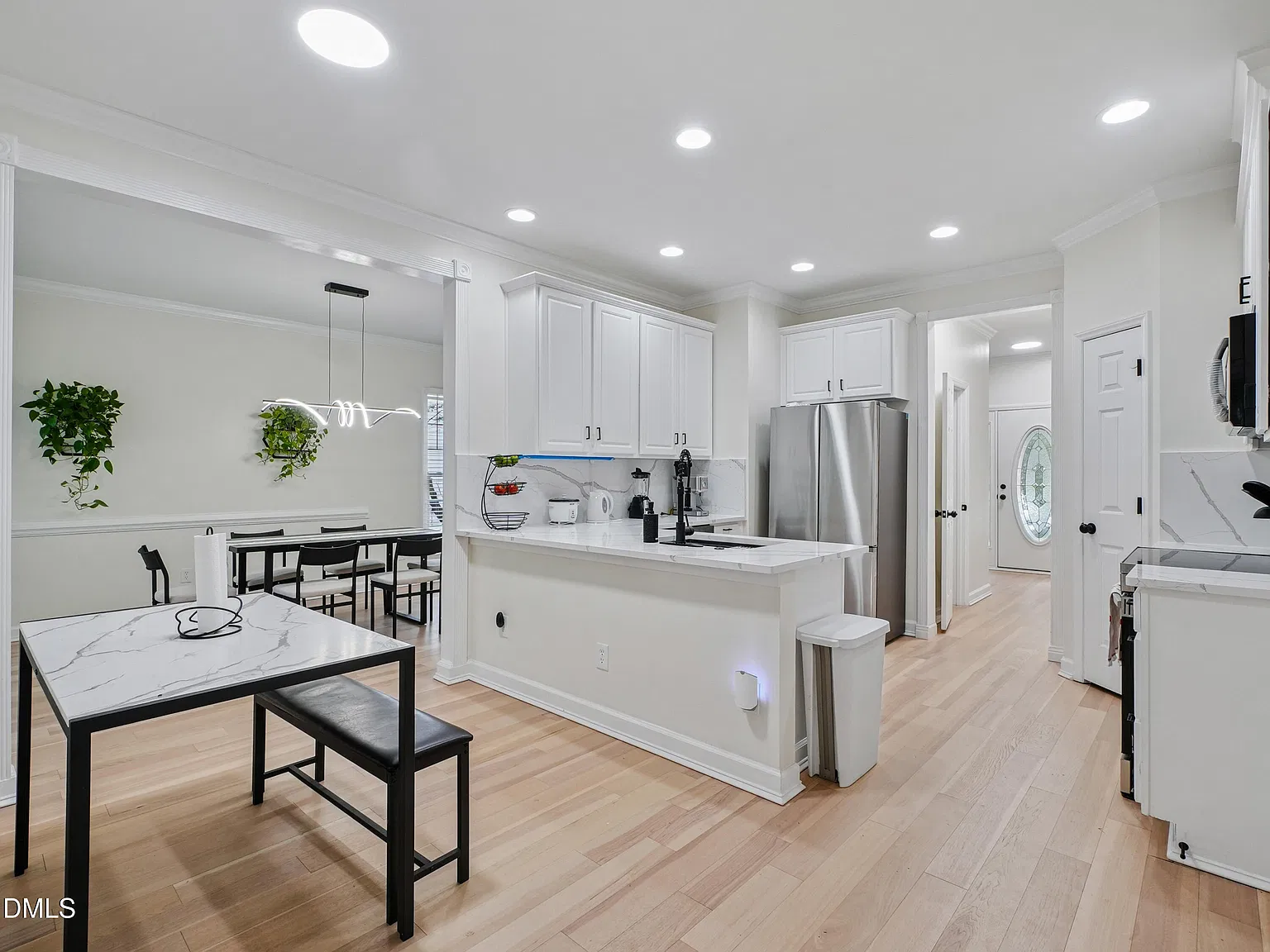 3 bed, 2.5 bath, 1980 sqft, $2,600 — Photo 2
