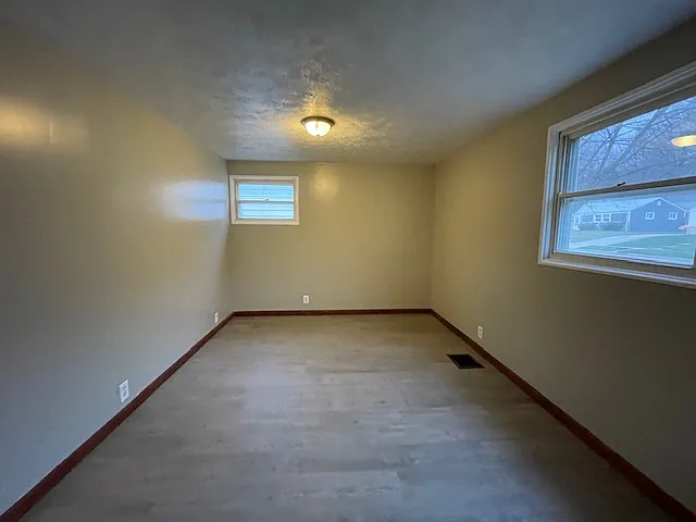 924 E Chippewa Ave — Photo 7