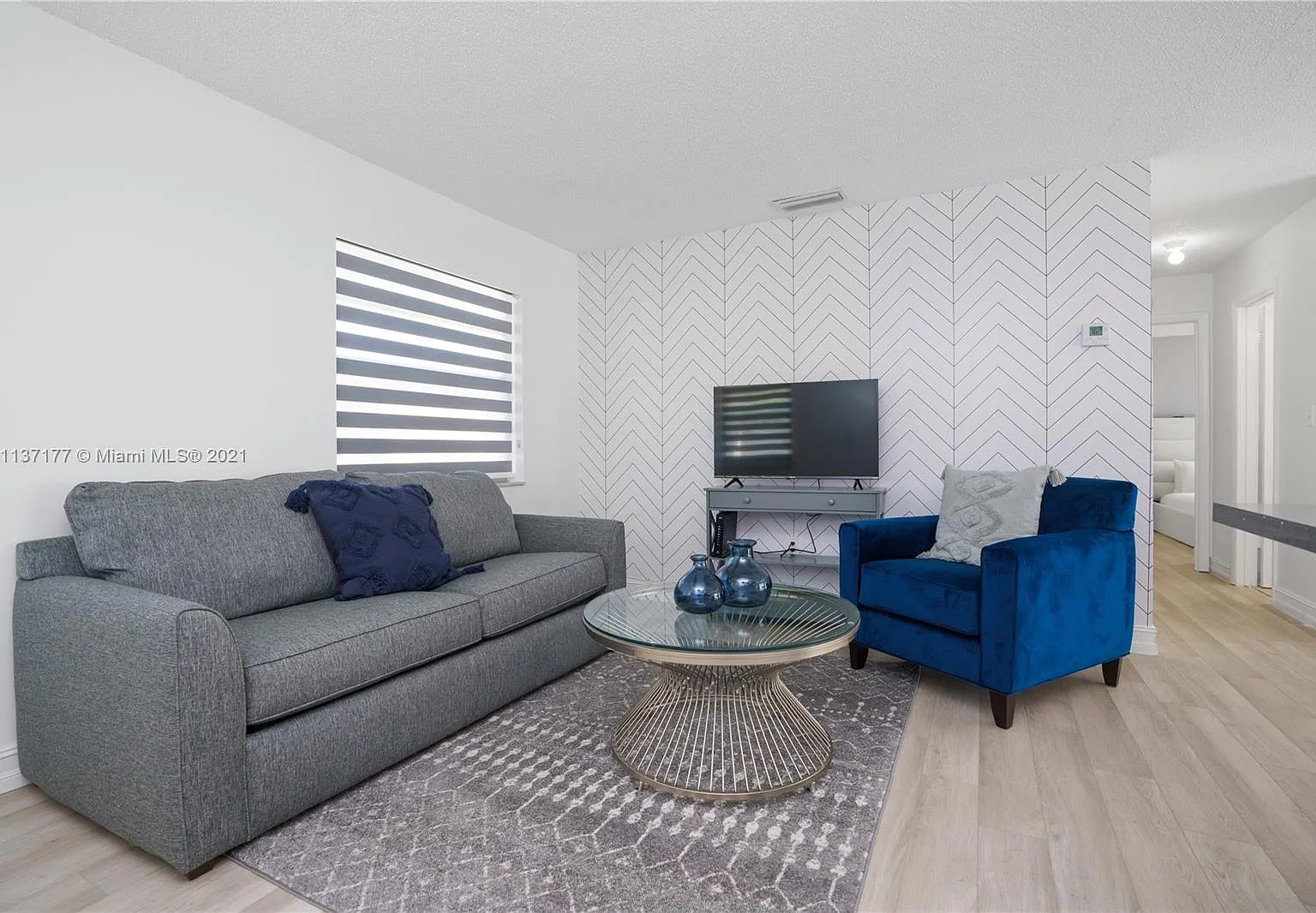 2 bed, 1.0 bath, 1183 sqft, $3,000 — Photo 2
