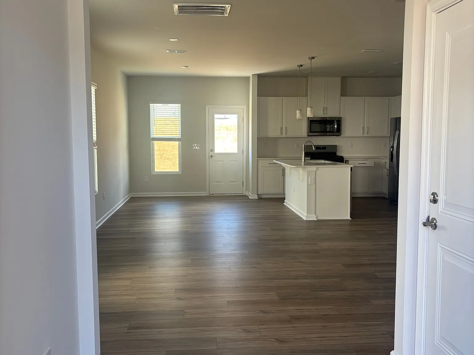 3 bed, 2.5 bath, 1558 sqft, $2,250 — Photo 3