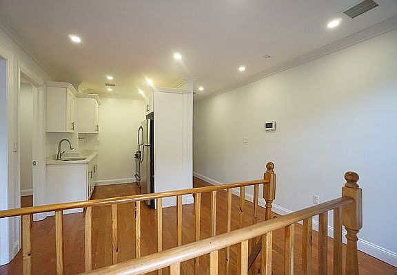 5th image of 286 Cooper St APT 1R
