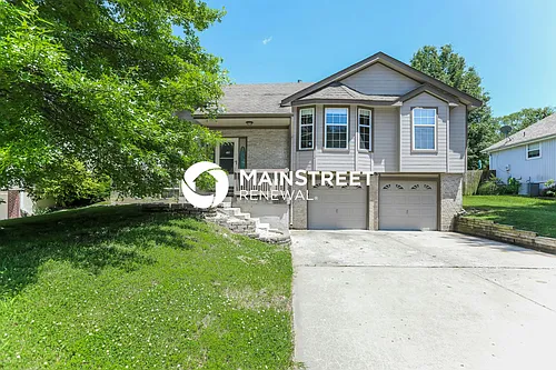 907 SW Cross Creek Dr Photo 1