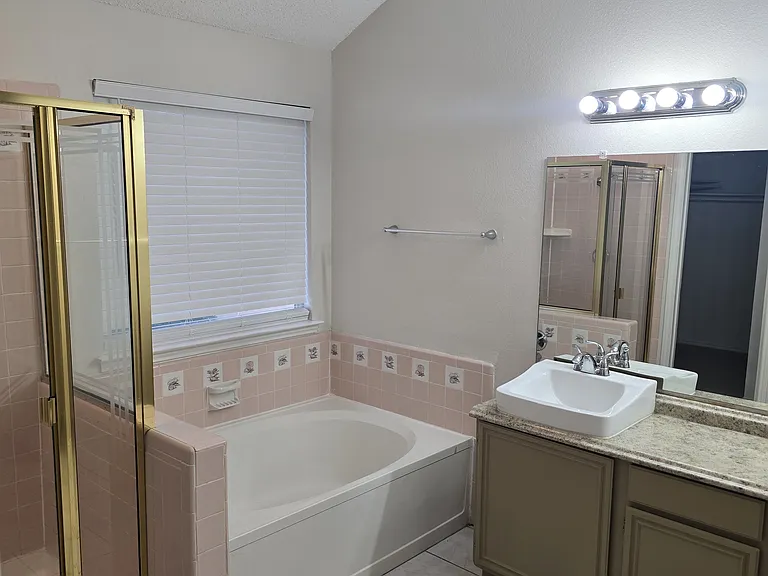 6609 Pecanwood Dr — Photo 3