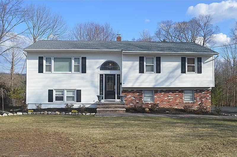 47 Clifford Dr photo 1