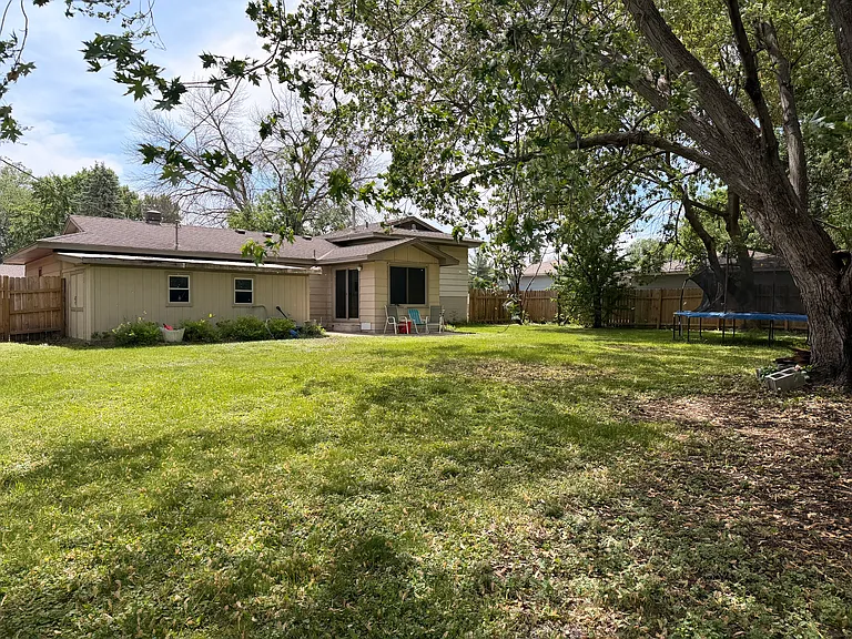 117 Oak Park Dr NE — Photo 2