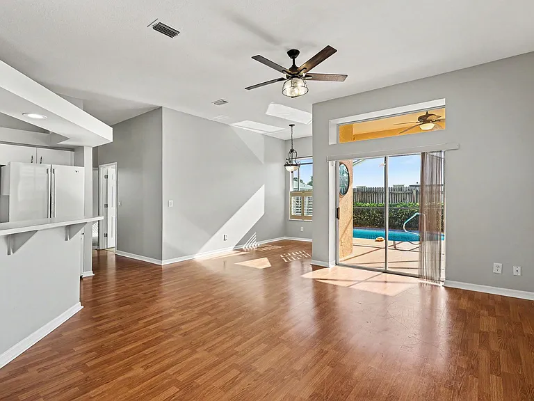 8056 Bracken Ln — Photo 9