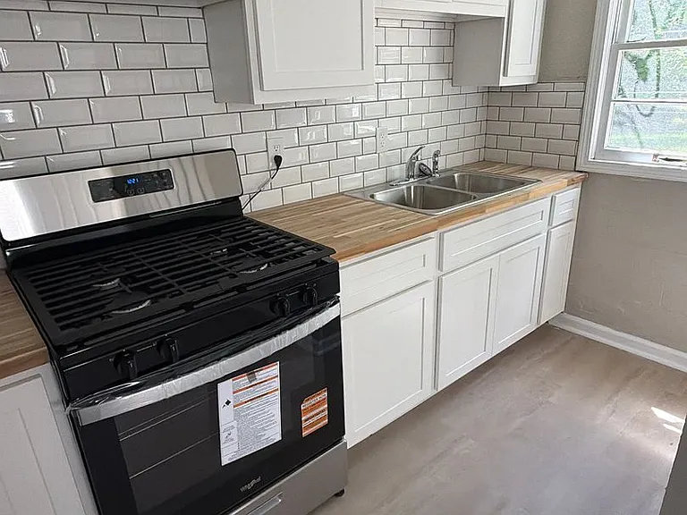 1831 Engelholm Ave — Photo 8