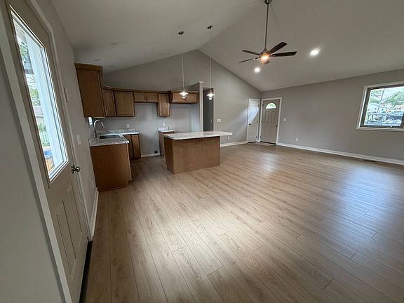 3rd image of 407 E 2nd St