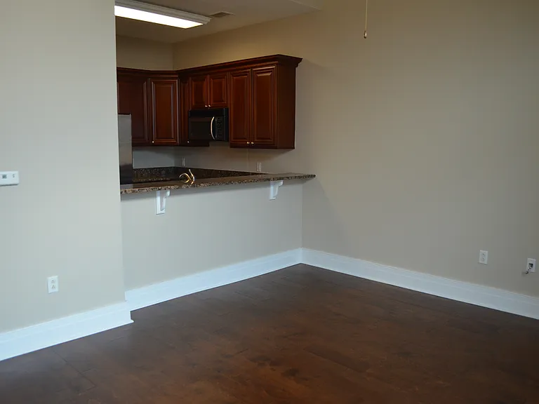 121 E McBee Ave — Photo 7