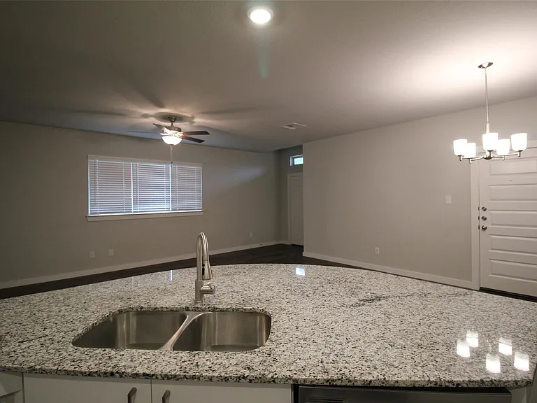 25504 Starling Ln — Photo 4