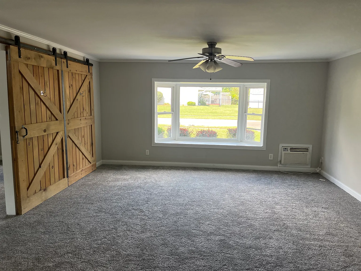 3 bed, 1269 sqft, $1,900 — Photo 2