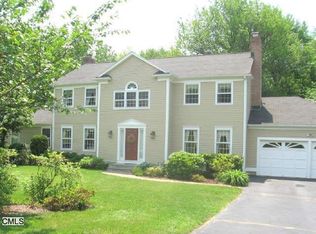 15 Skytop Dr, Trumbull, CT 06611