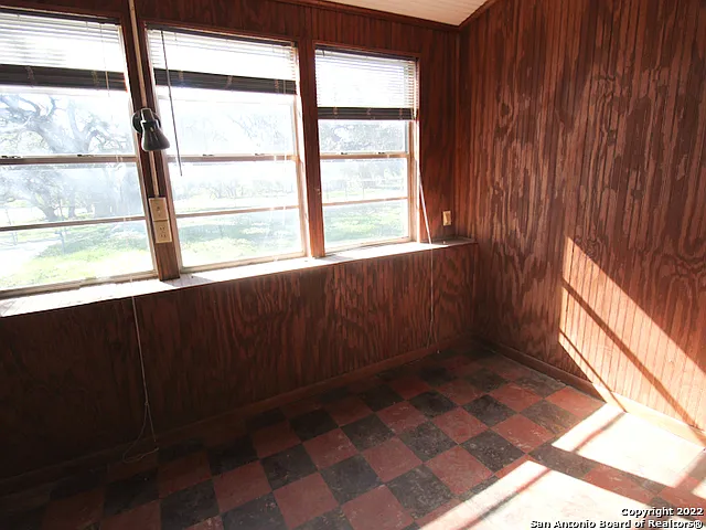 8811 FM 471 N — Photo 17