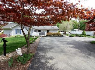 2 Navajo Trl, Oak Ridge, NJ 07438