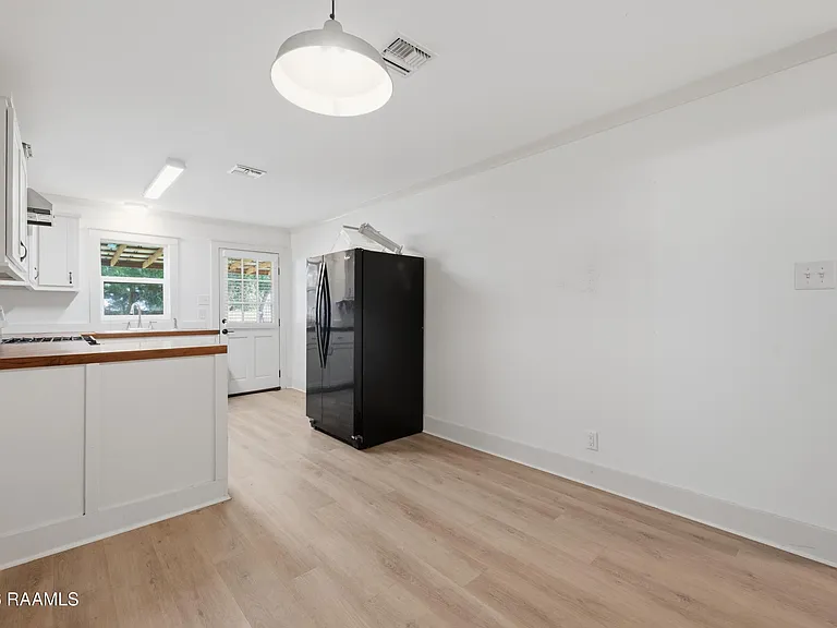 104 Howard Ave — Photo 8