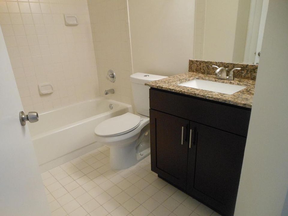 1st image of 1085 The Pointe Dr