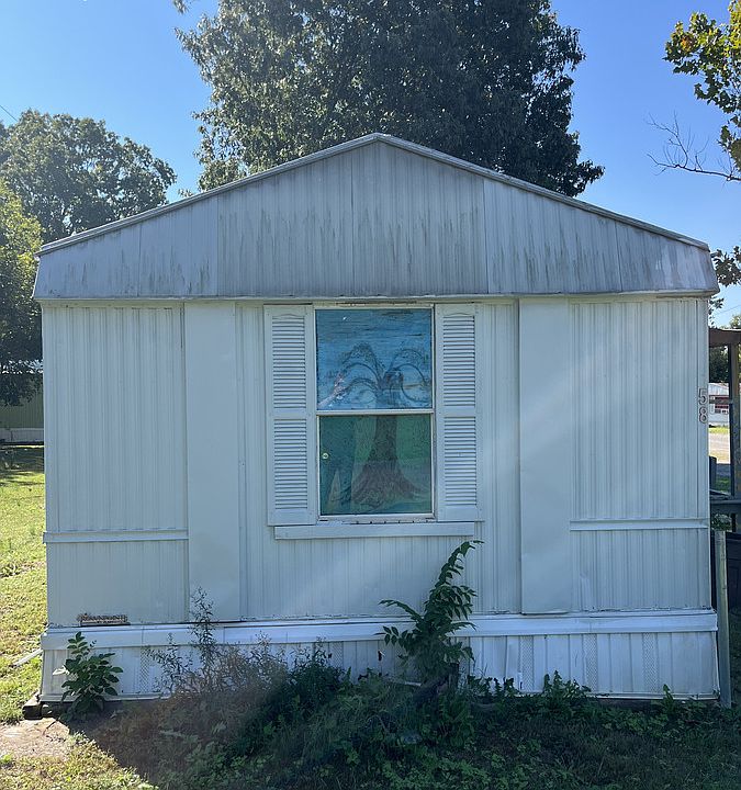 2nd image of 1305 N Floyd St Lot 58