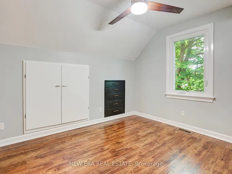 219 Lancaster St W — Photo 25