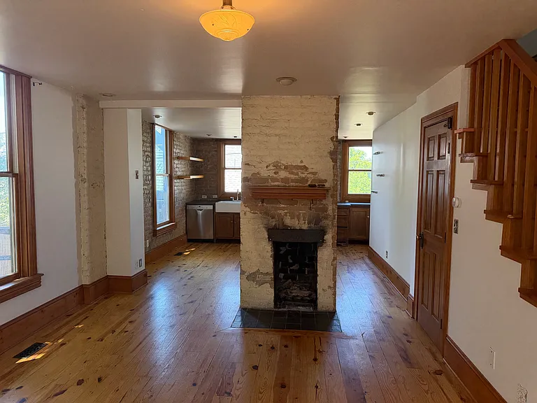 309 N Almond St — Photo 2