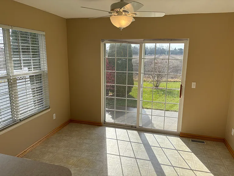 E Greenwood Dr — Photo 12