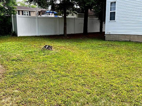 5th image of 101 Hickory Hollow Cir