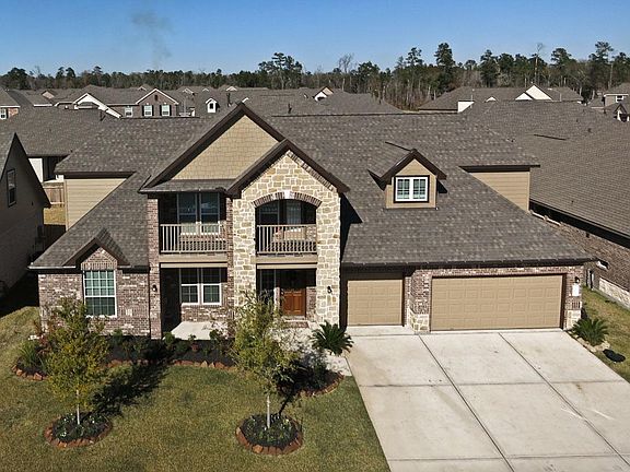 Welcome to Rosemary Trace....This "Like New" Home Is Perfect.